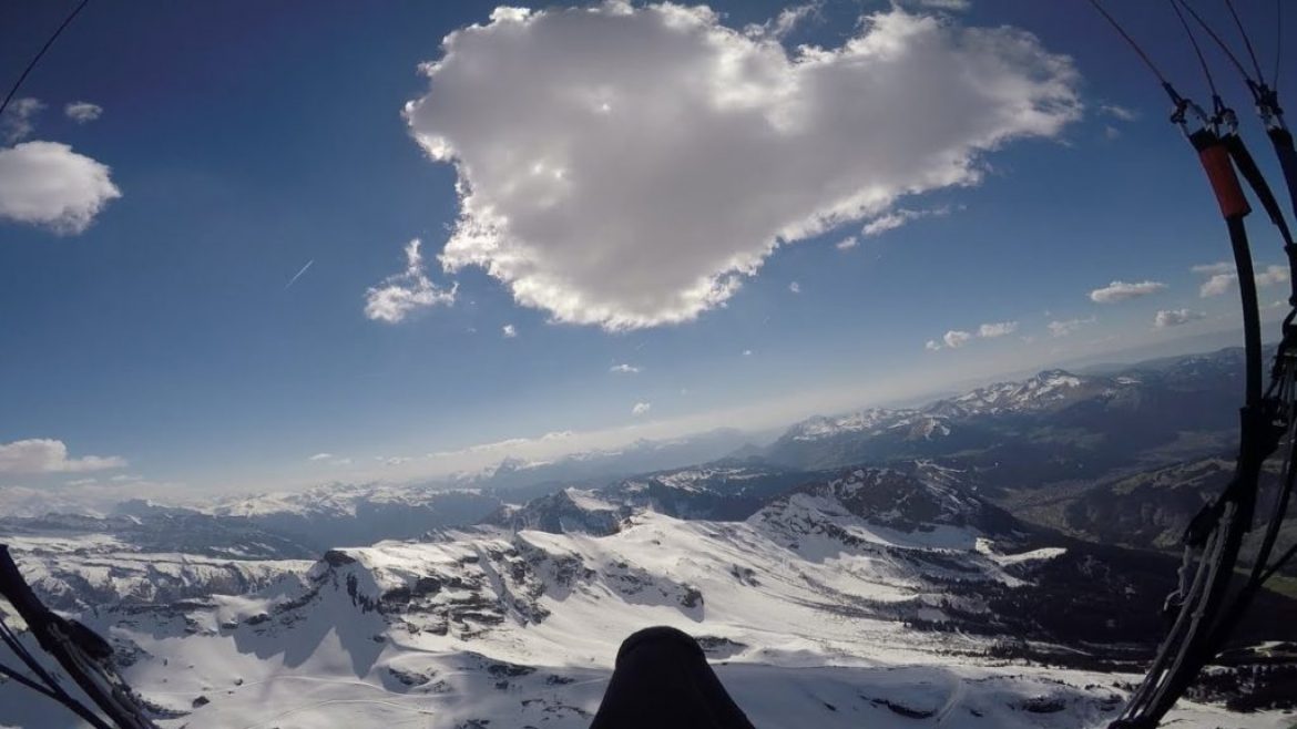 Tout là-haut, c’est “silence”. Xavier, un jeune pilote converti