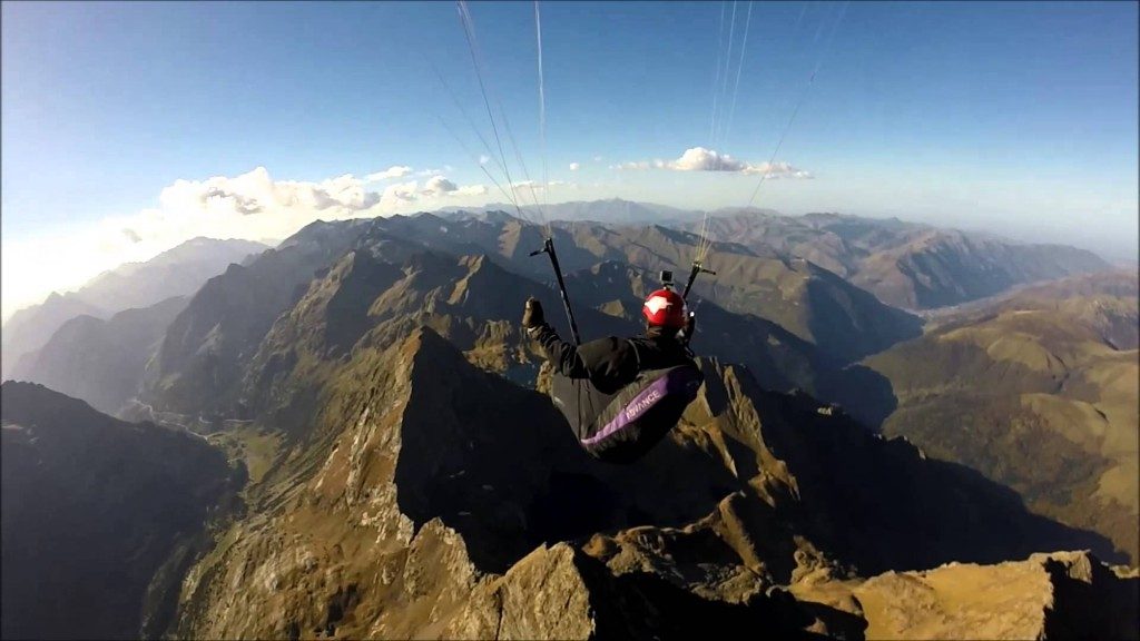 Vol au dessus des reliefs à Peyragude – 4120 m (Pyrénées)