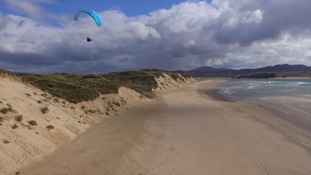 Vol avec des LITTLE CLOUD à Five Finger beach (Donegal – Irlande)