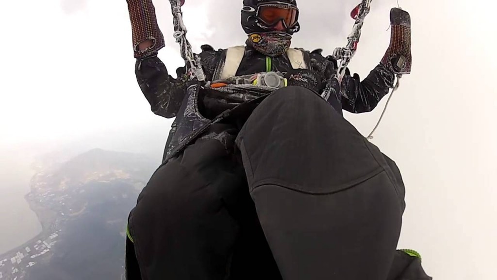Vol parapente à haute altitude puis base jump (6230 m)