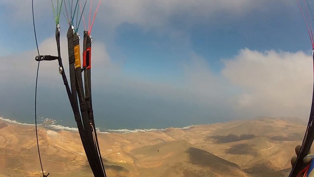 Vol parapente à Legzira au Maroc