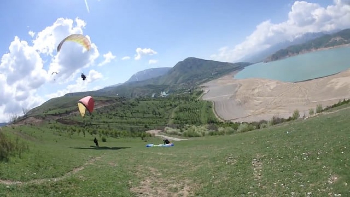 Vol parapente sur le site de Charvak en Ouzbékistan