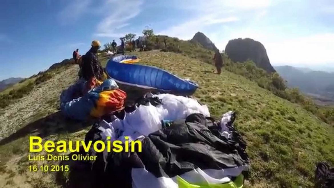 Vol sur le site parapente Beauvoisin (26)