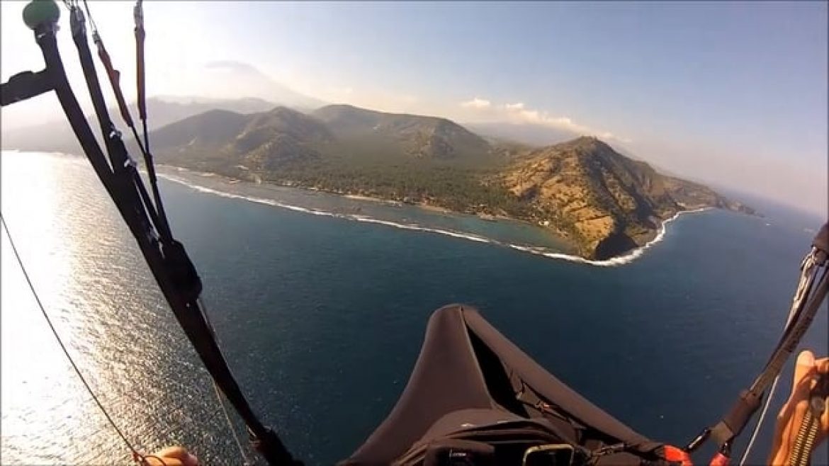 Vol sur le site parapente Candi Dasa (Indonésie)