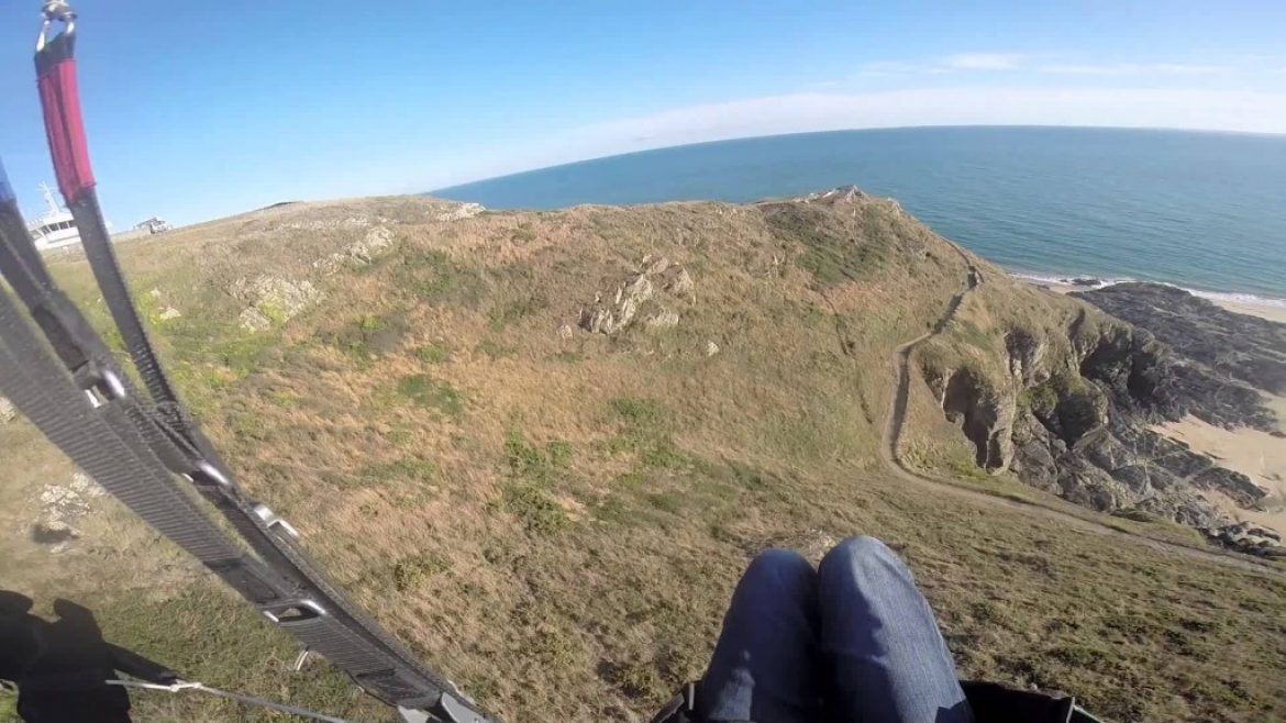 Vol sur le site parapente Cap de Carteret (50)