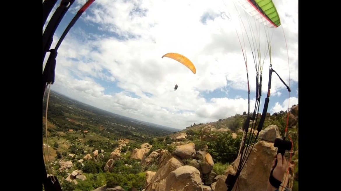 Vol sur le site parapente Captain Hill Yadamadu (Inde)