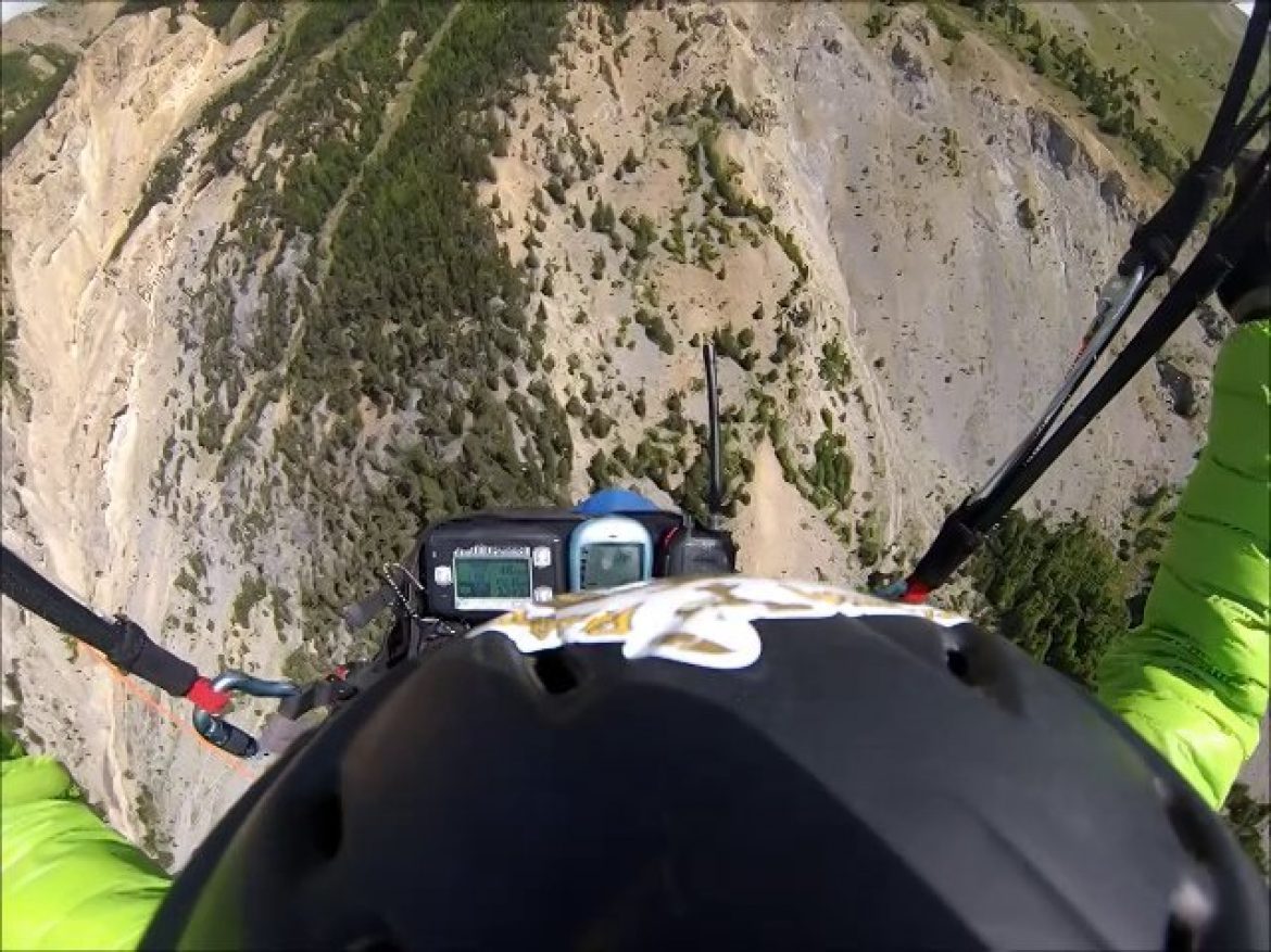 Vol sur le site parapente Ceillac (05)