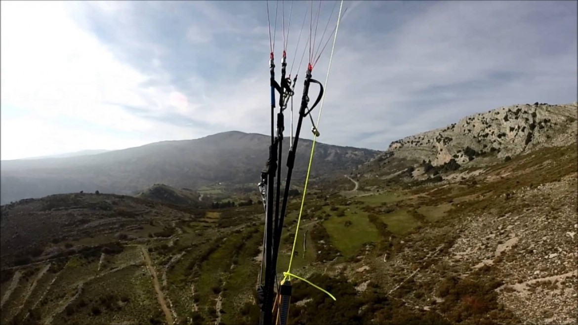 Vol sur le site parapente de Gourdon (06)