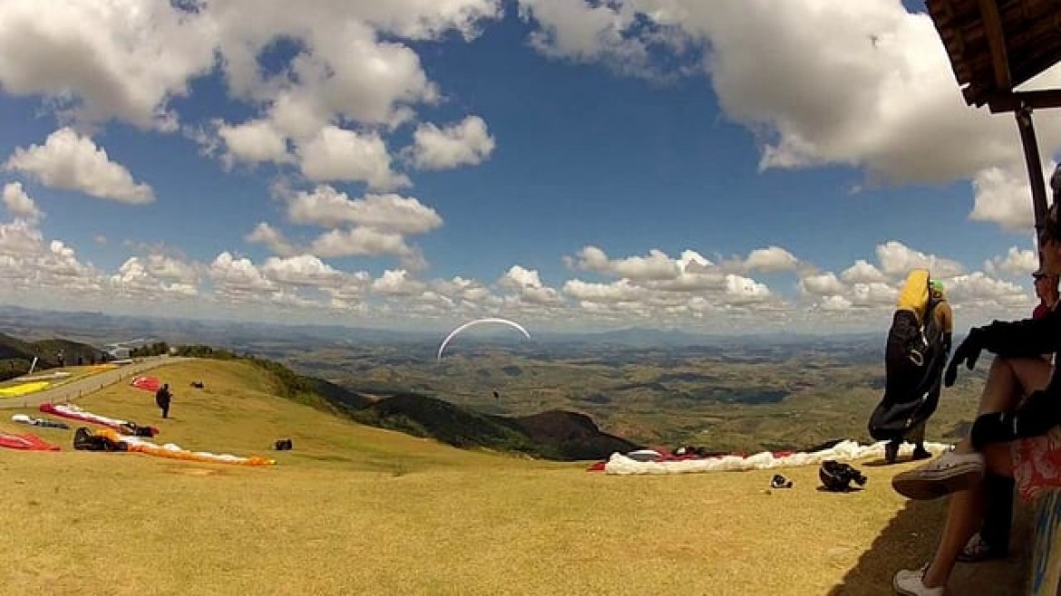 Vol sur le site parapente de Govenador Valadares (Brésil)
