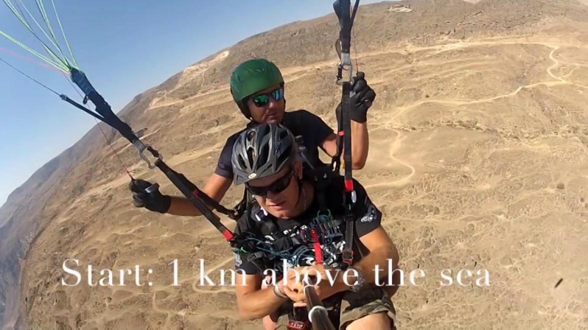 Vol sur le site parapente Fazayah Bay (Oman)