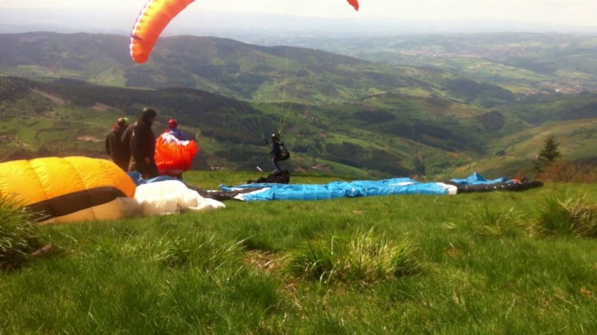 Vol sur le site parapente La Jasserie (42)