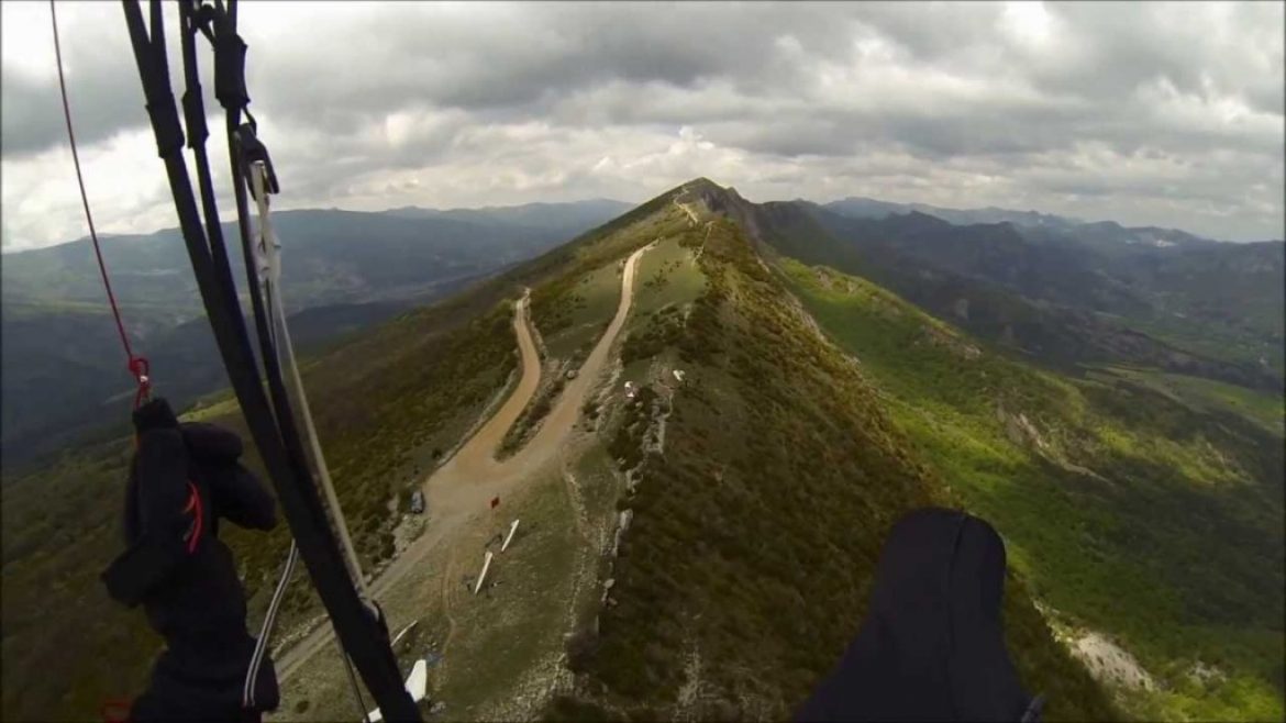 Vol sur le site parapente Laragne – Le Chabre (05)