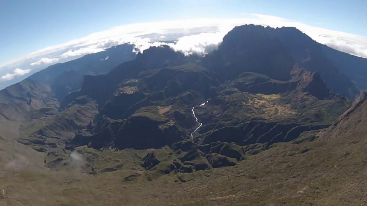 Vol sur le site parapente Maïdo (La Réunion)