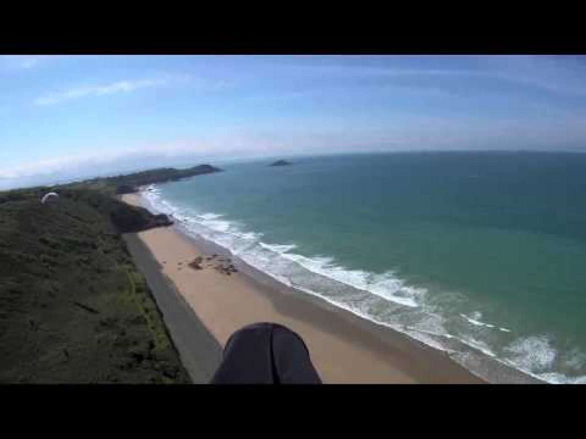 Vol sur le site parapente Saint Pabu (29)