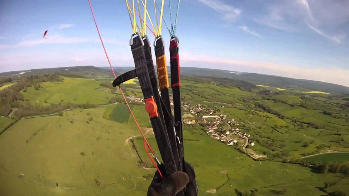 Vol sur le site parapente Savigny sous Malain (21)