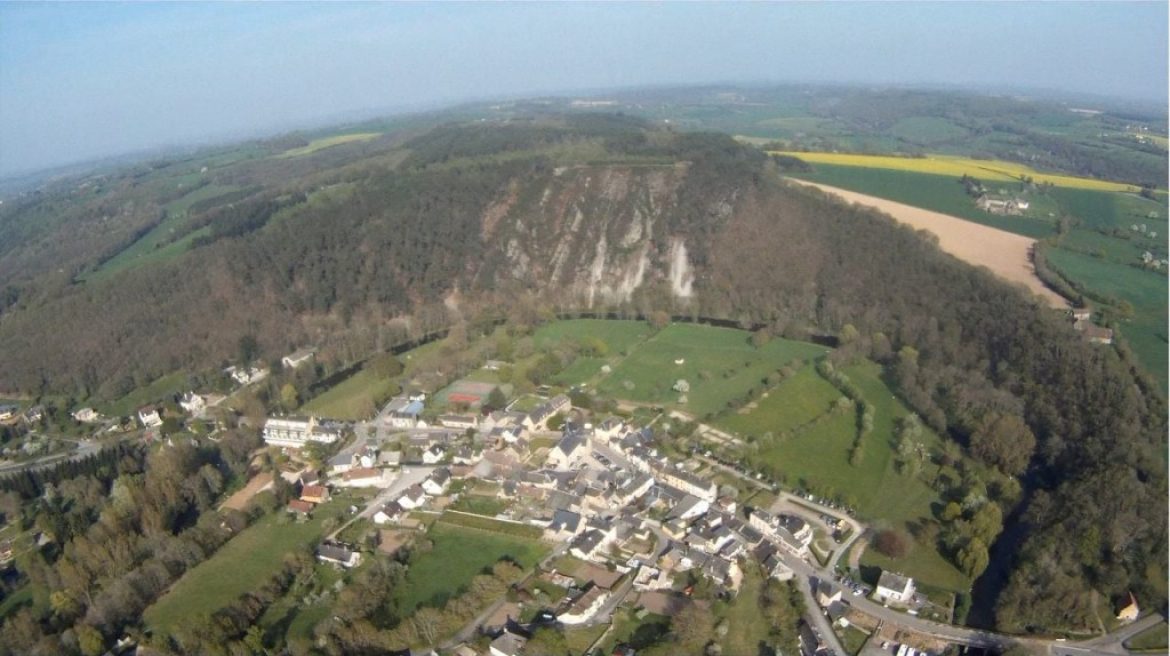 Vol sur le site parapente St Léonard des bois (72)