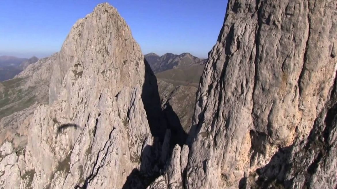 Vol sur le site parapente Tekedja (Algérie)