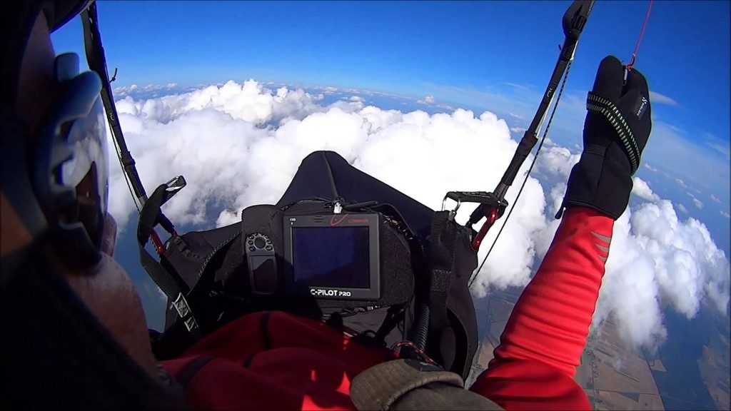 Voler en parapente au dessus des nuages (vol d’onde)