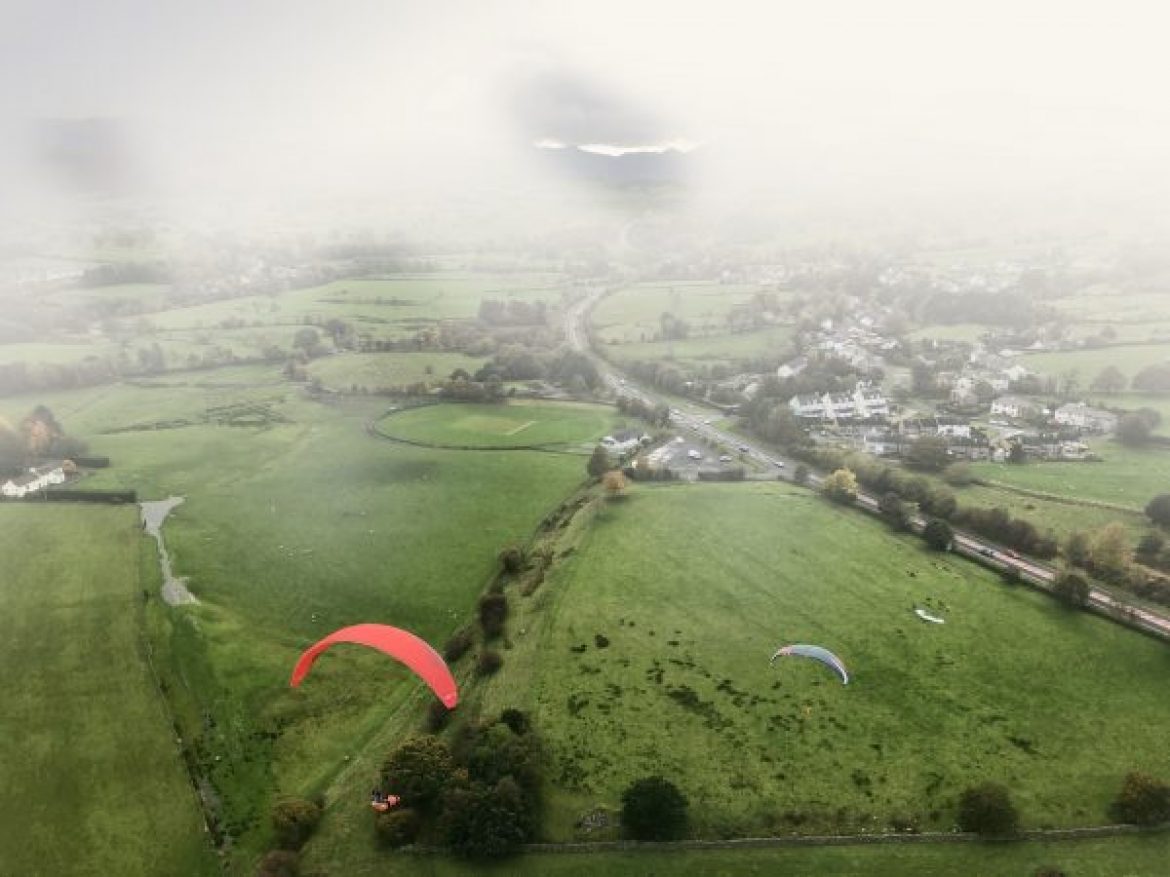 Voler sous la pluie en parapente : attention danger !